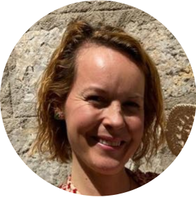 Jitka Cid-Fuentes, participant at German language institute Frankfurt, shares that she can now speak German very well compared to the very beginning, which was difficult for her.