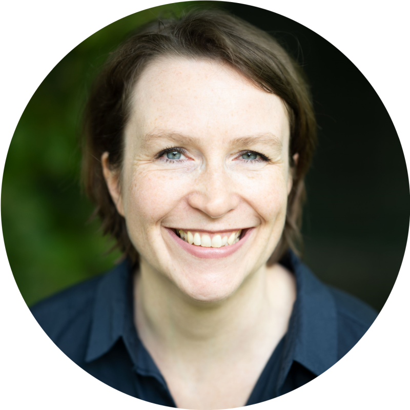 : Franziska Becker, managing director of SprachPassion, introducing their program to learn English in children’s classes, with great material especially designed for kids
